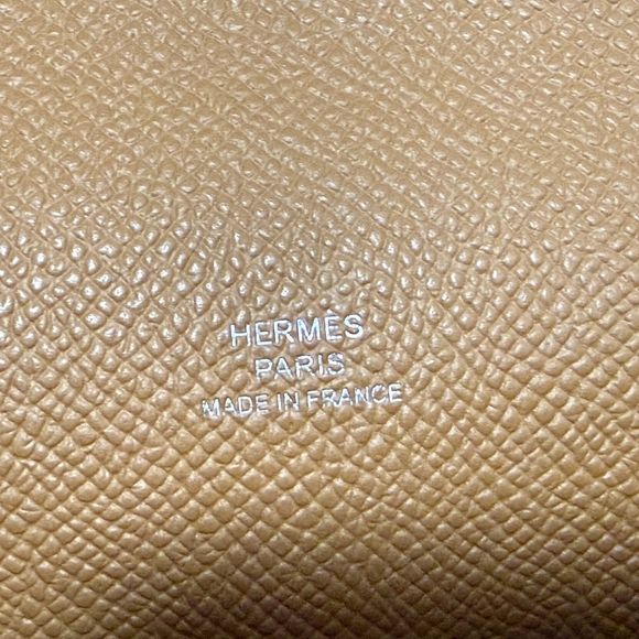 Elegant Tan Leather Crossbody Bag - Picture 6 of 9